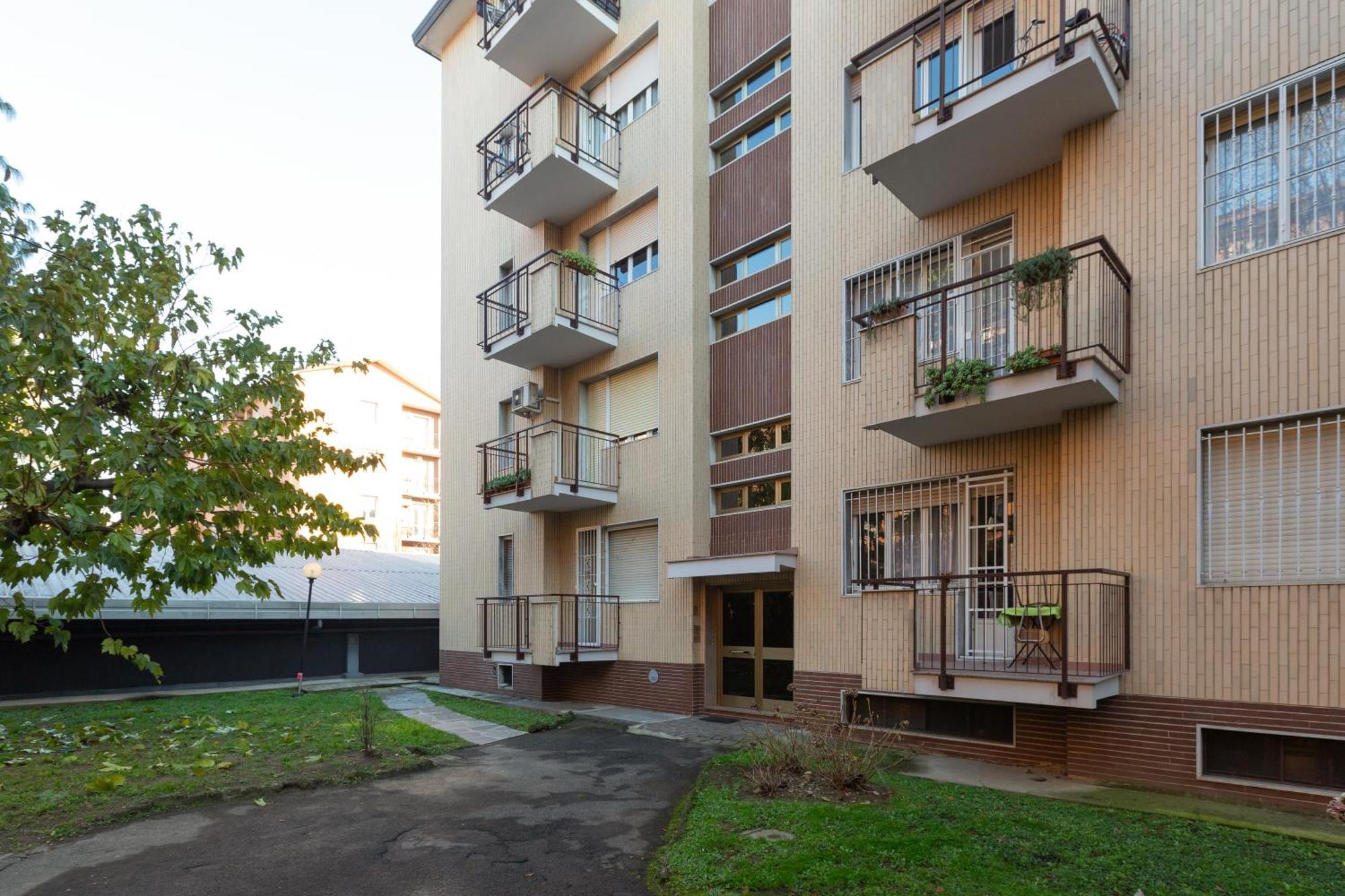 Milan-Linate Apartment With Balcony Екстериор снимка